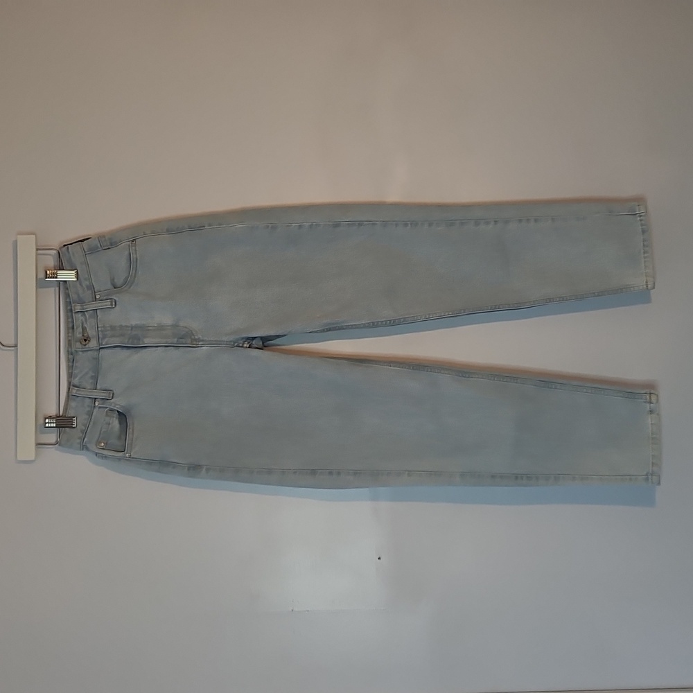 Guess High Waisted Stright Leg Light Wash Mom Jean Size 25